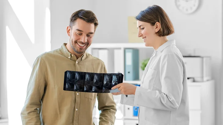 Imagem de radiografia da coluna vertebral