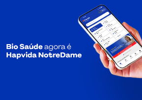 Mão segurando celular com o Portal do Beneficiário na tela. Ao lado a frase: Bio Saúde agora é Hapvida NotreDame.