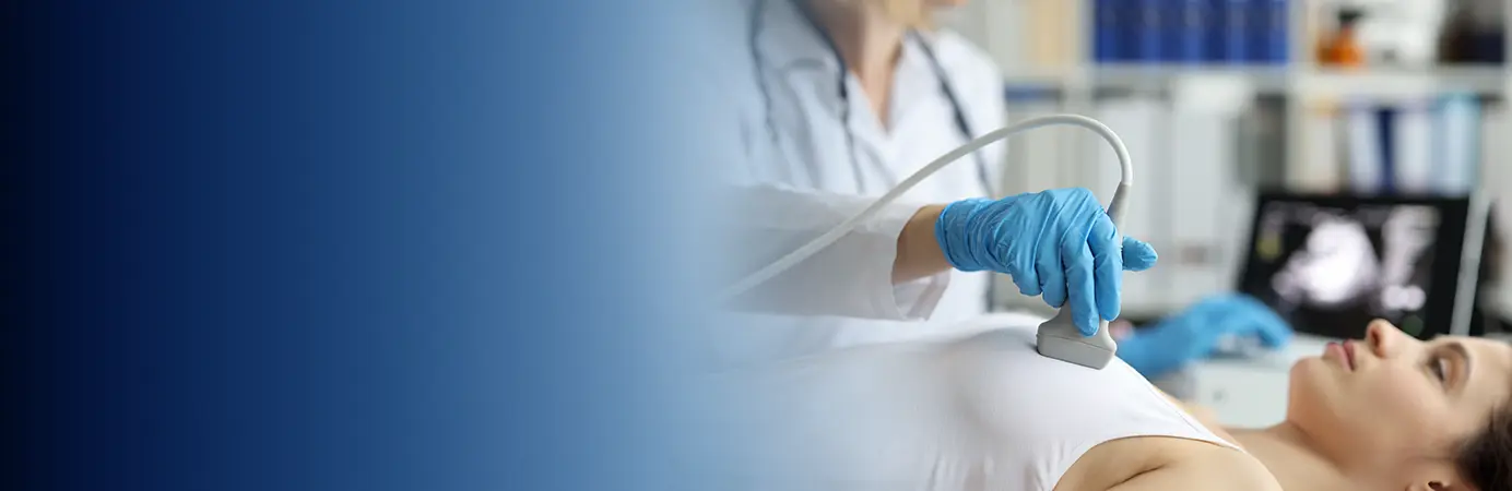 Medica examinando paciente