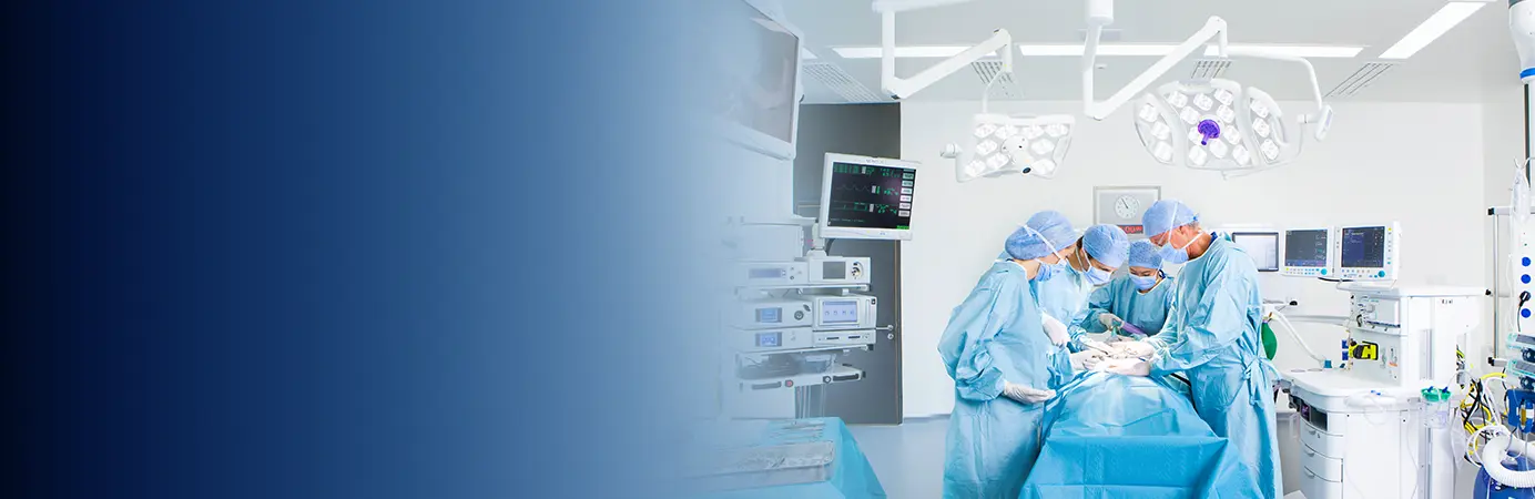 Grupo de profissionais da saúde realizando cirurgia.